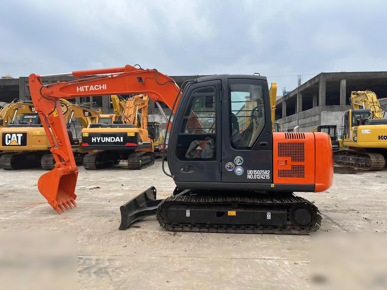 HITACHI ZX70 - Ekskavator perayap: gambar 3 HITACHI ZX70 - Ekskavator perayap: gambar 3