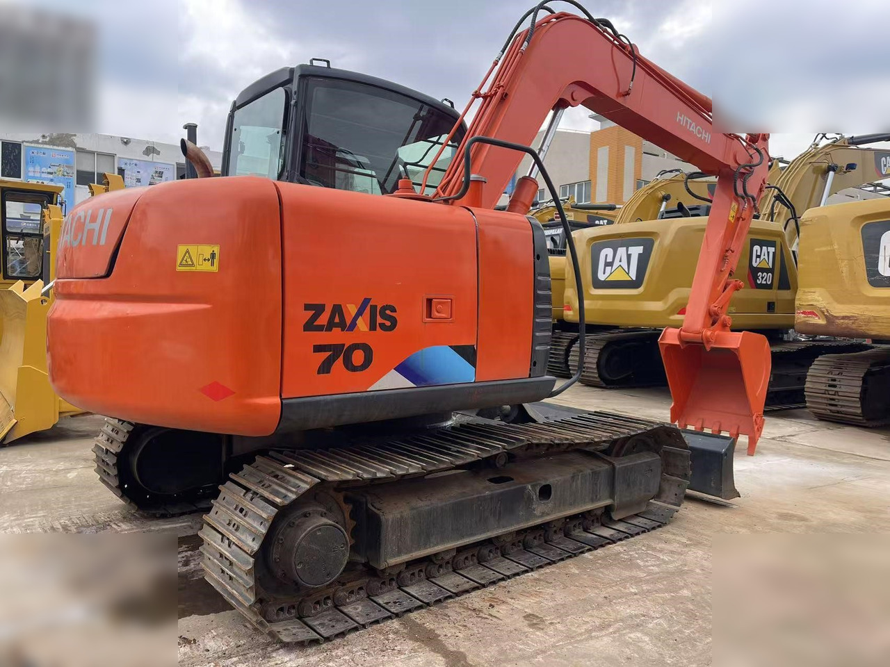 HITACHI ZX70 - Ekskavator perayap: gambar 3 HITACHI ZX70 - Ekskavator perayap: gambar 3