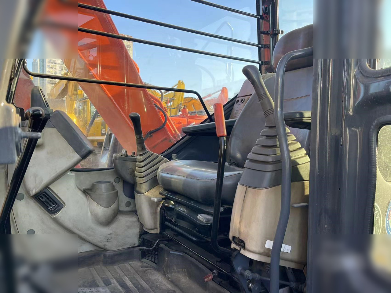 HITACHI ZX70 - Ekskavator perayap: gambar 4 HITACHI ZX70 - Ekskavator perayap: gambar 4