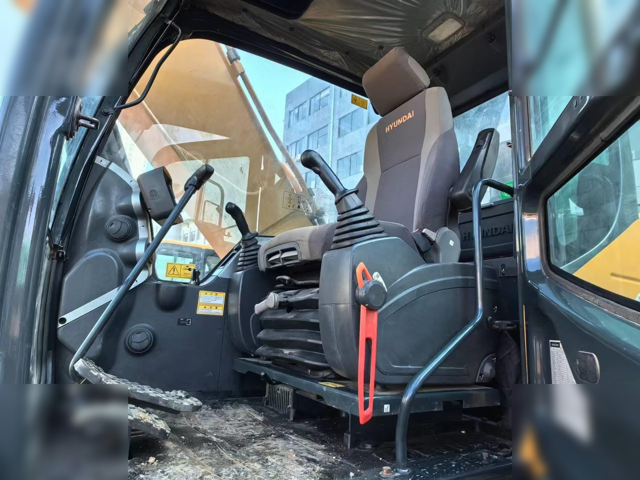 HYUNDAI 225LC-9 - Ekskavator perayap: gambar 4 HYUNDAI 225LC-9 - Ekskavator perayap: gambar 4