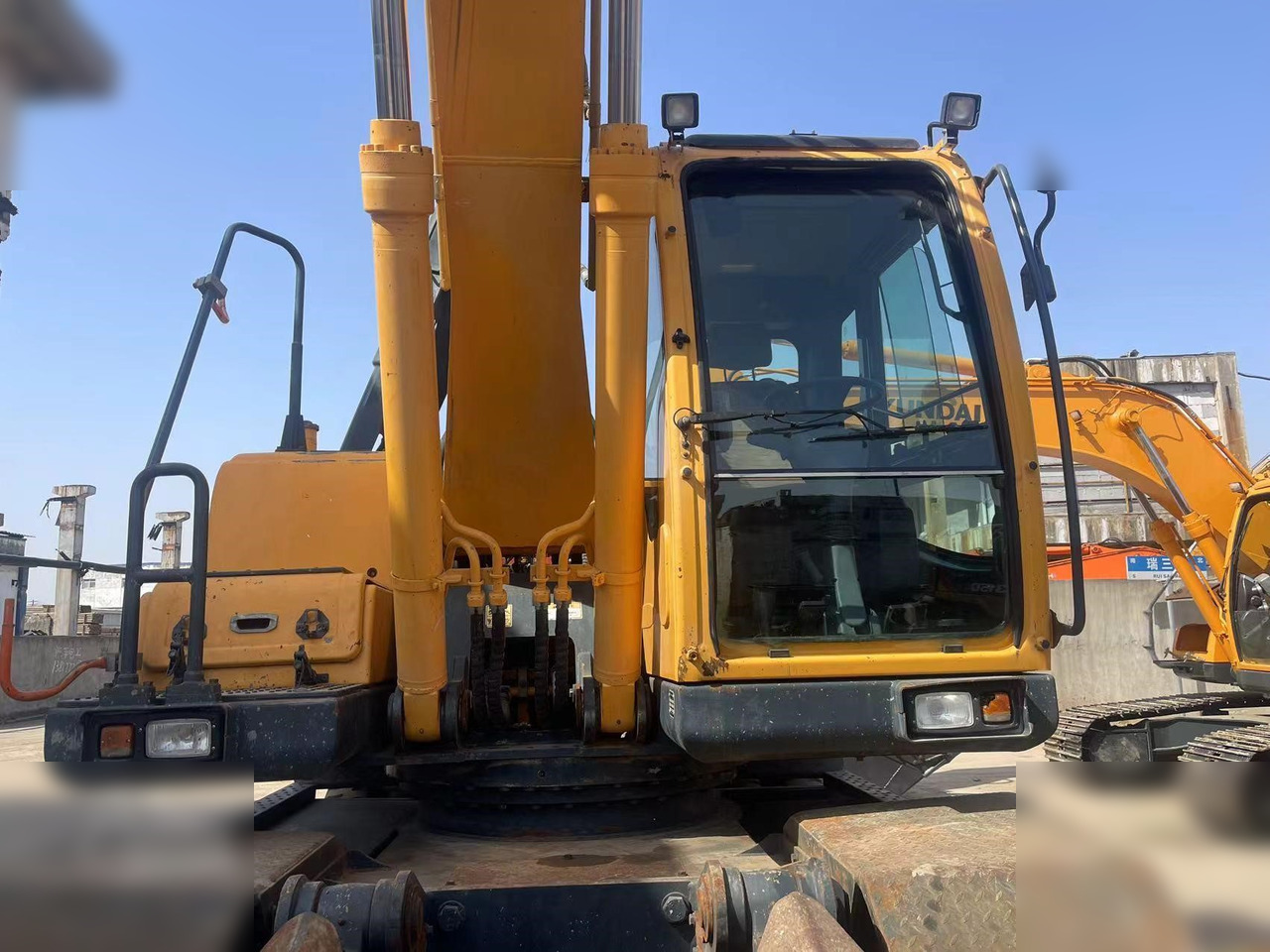 HYUNDAI ROBEX 210W-9 - Ekskavator roda: gambar 5 HYUNDAI ROBEX 210W-9 - Ekskavator roda: gambar 5