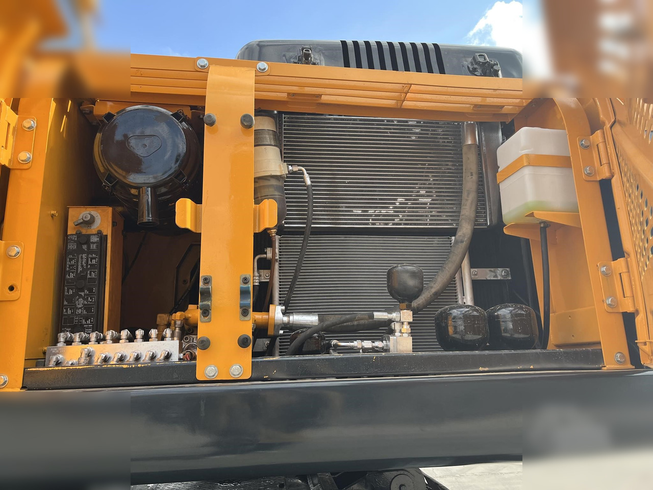 HYUNDAI ROBEX 210W-9 - Ekskavator roda: gambar 5 HYUNDAI ROBEX 210W-9 - Ekskavator roda: gambar 5