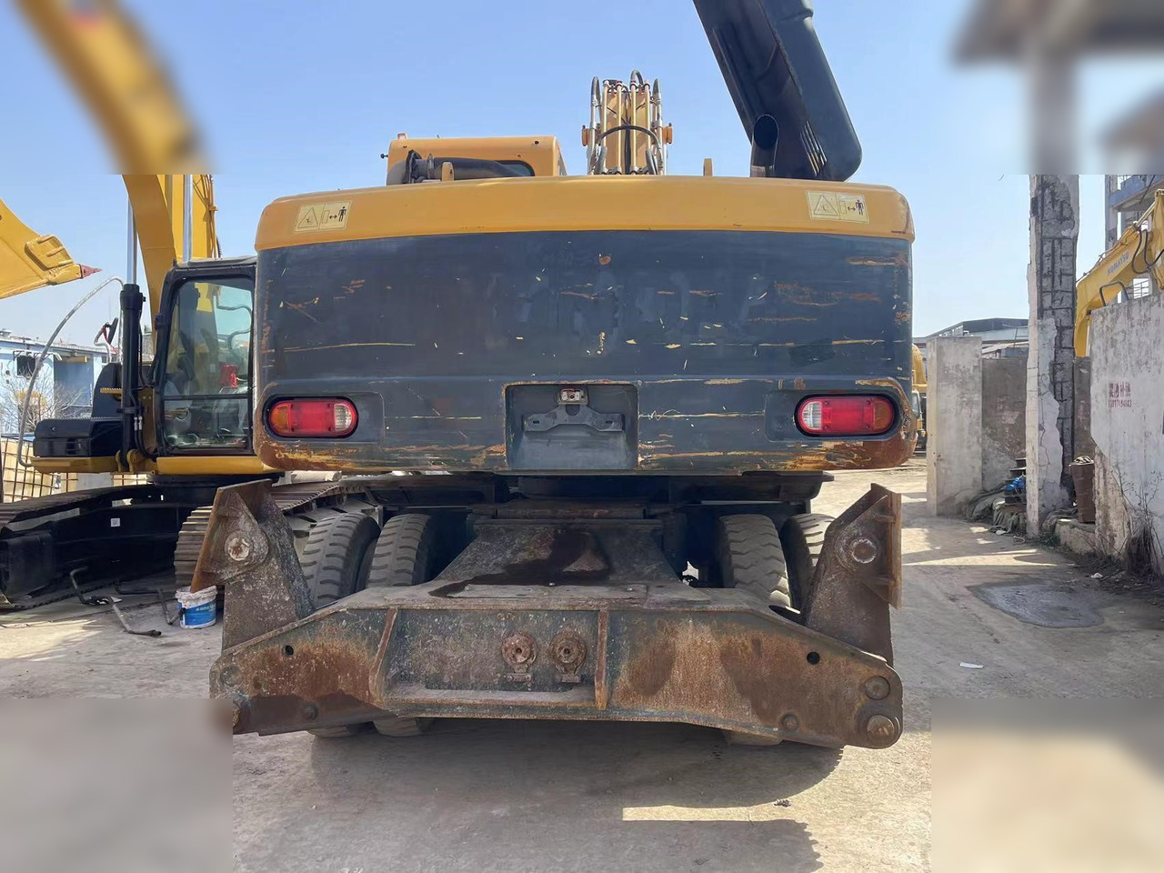 HYUNDAI ROBEX 210W-9 - Ekskavator roda: gambar 3 HYUNDAI ROBEX 210W-9 - Ekskavator roda: gambar 3