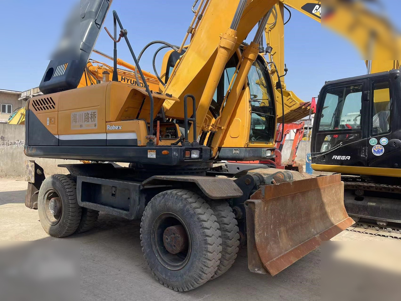 HYUNDAI ROBEX 210W-9 - Ekskavator roda: gambar 2 HYUNDAI ROBEX 210W-9 - Ekskavator roda: gambar 2
