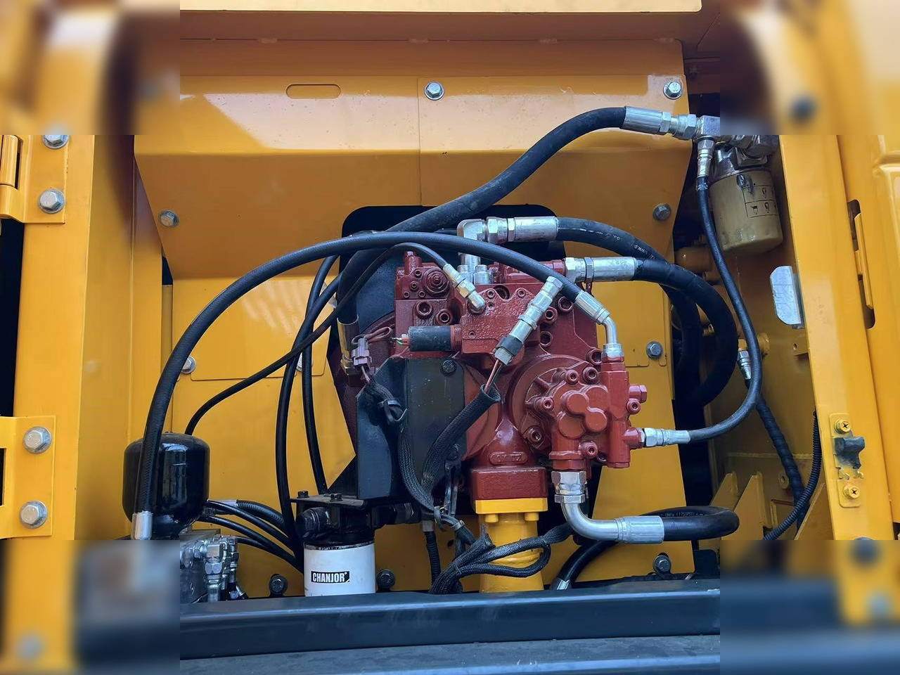 Ekskavator roda HYUNDAI ROBEX 210W-9S: gambar 9