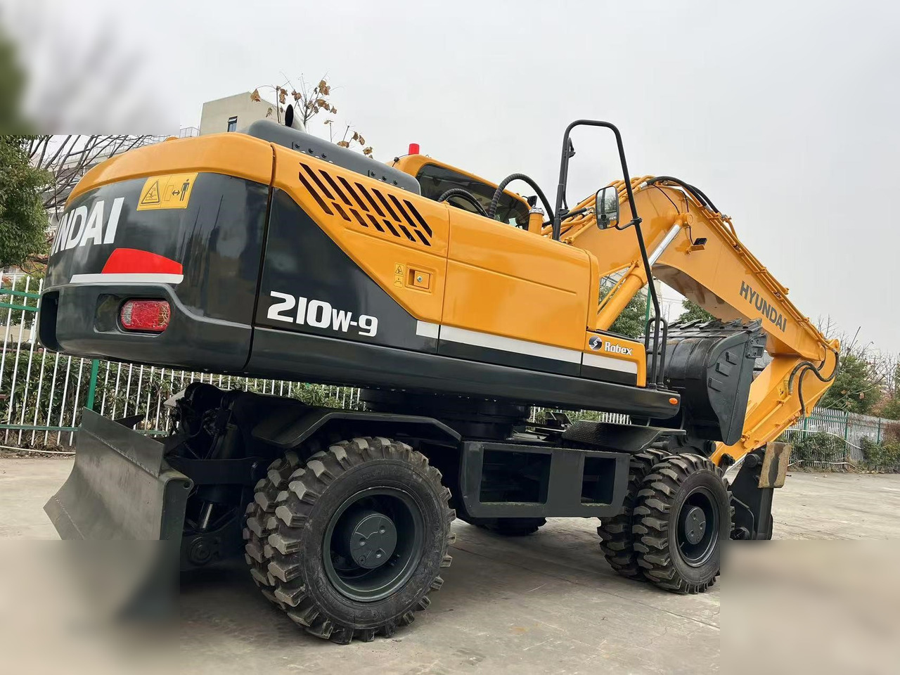 HYUNDAI ROBEX 210W-9S - Ekskavator roda: gambar 2 HYUNDAI ROBEX 210W-9S - Ekskavator roda: gambar 2