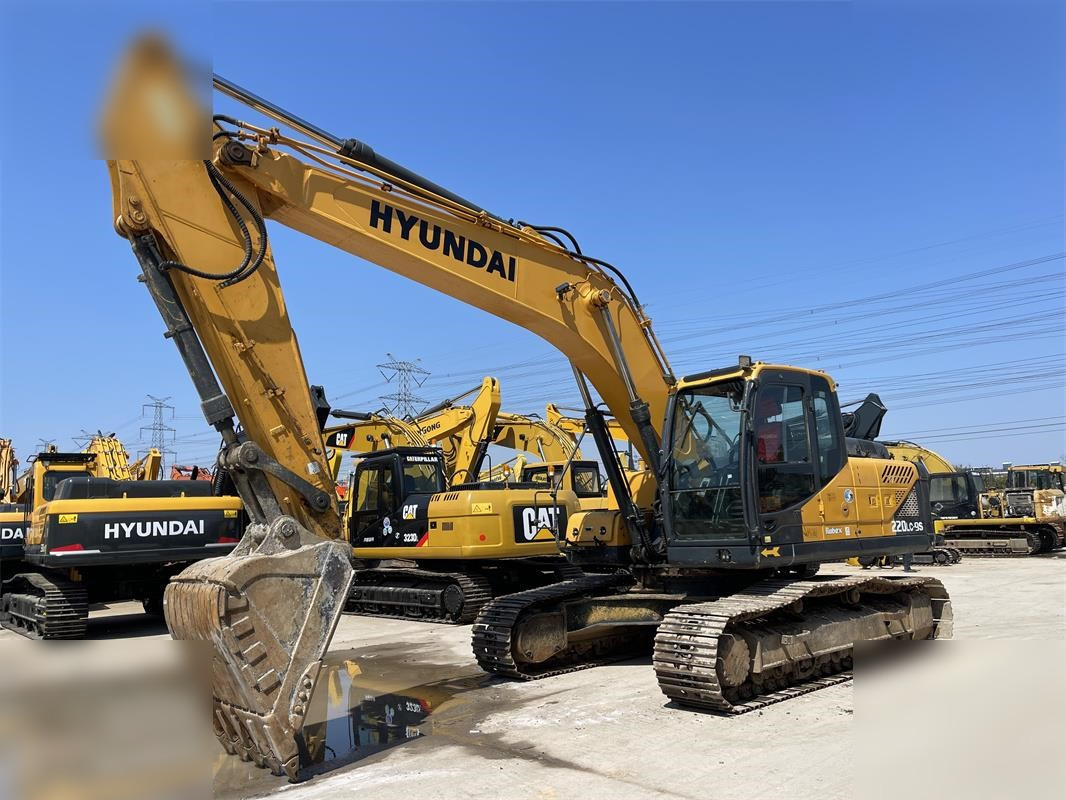 HYUNDAI ROBEX 220 LC-9S - Ekskavator perayap: gambar 1 HYUNDAI ROBEX 220 LC-9S - Ekskavator perayap: gambar 1