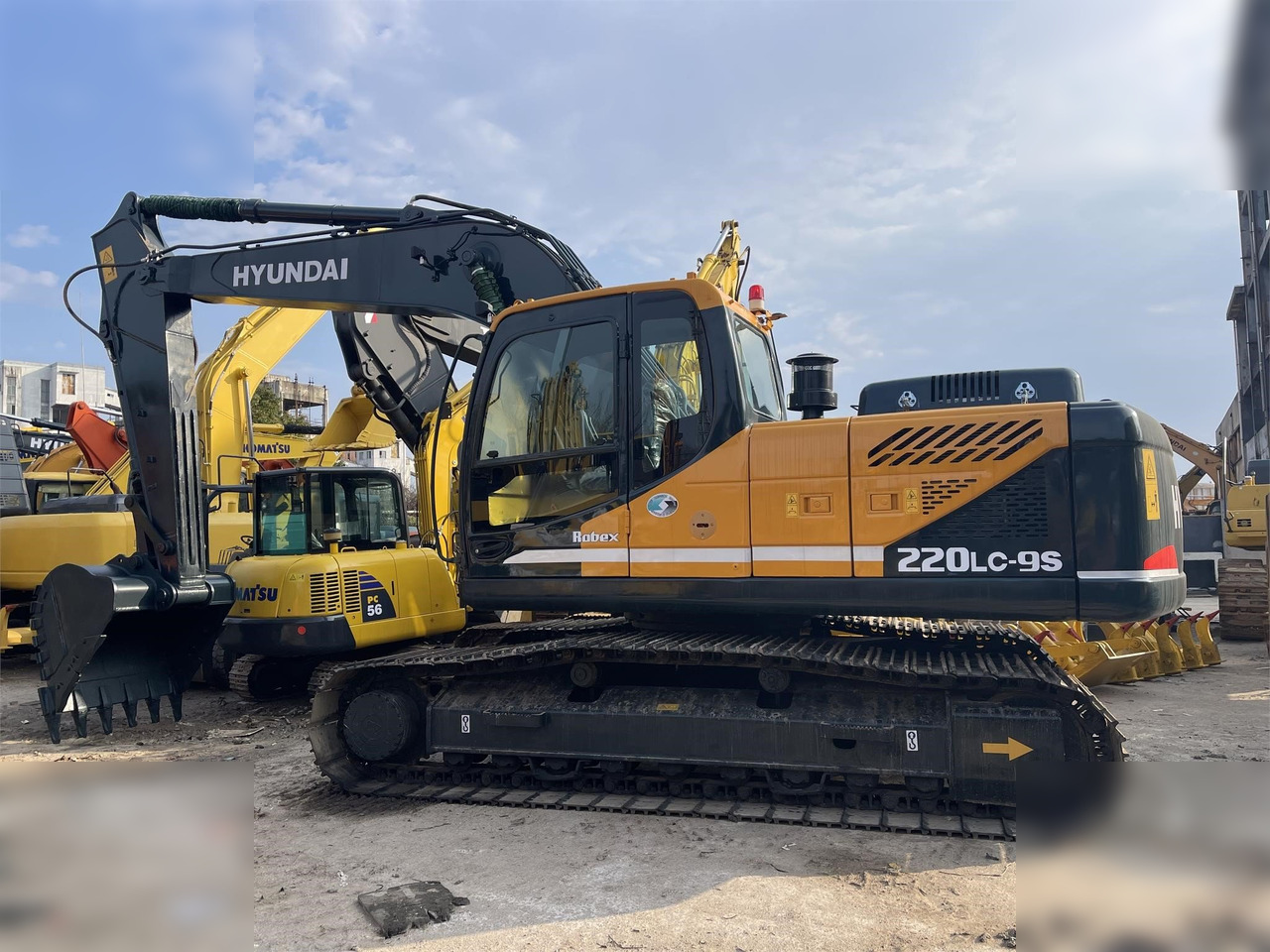 HYUNDAI ROBEX 220 LC-9S - Ekskavator perayap: gambar 1 HYUNDAI ROBEX 220 LC-9S - Ekskavator perayap: gambar 1