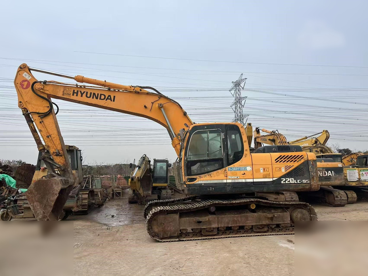 HYUNDAI ROBEX 220 LC-9S - Ekskavator perayap: gambar 1 HYUNDAI ROBEX 220 LC-9S - Ekskavator perayap: gambar 1