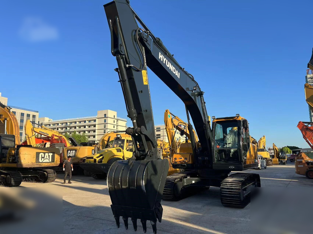 HYUNDAI ROBEX 220 LC-9S - Ekskavator perayap: gambar 3 HYUNDAI ROBEX 220 LC-9S - Ekskavator perayap: gambar 3