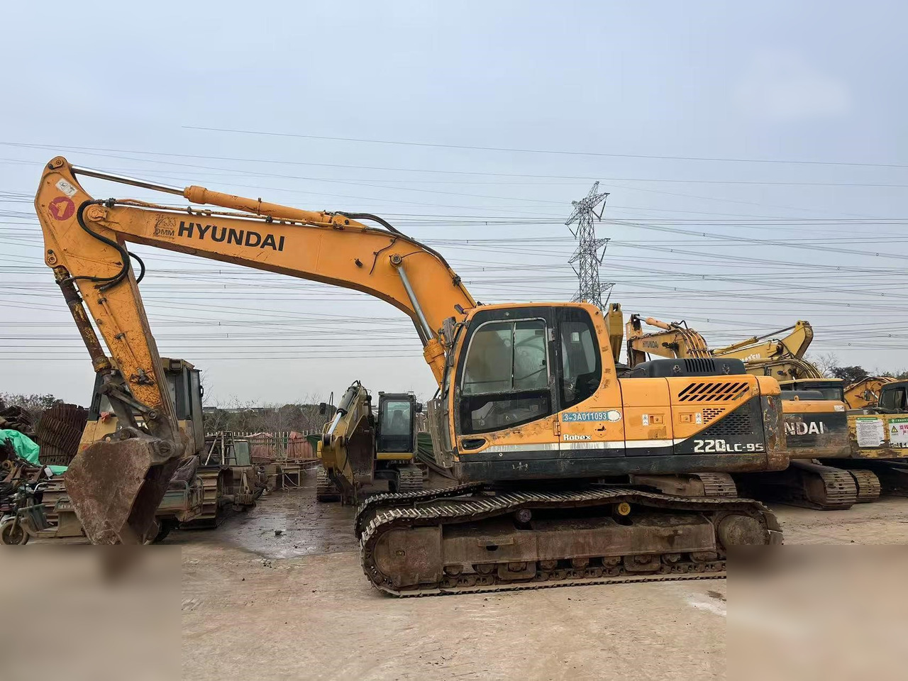 HYUNDAI ROBEX 220 LC-9S - Ekskavator perayap: gambar 1 HYUNDAI ROBEX 220 LC-9S - Ekskavator perayap: gambar 1
