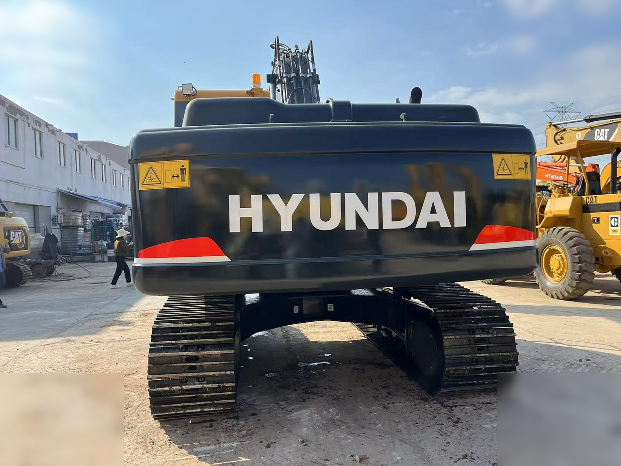 HYUNDAI ROBEX 220 LC-9S - Ekskavator perayap: gambar 3 HYUNDAI ROBEX 220 LC-9S - Ekskavator perayap: gambar 3