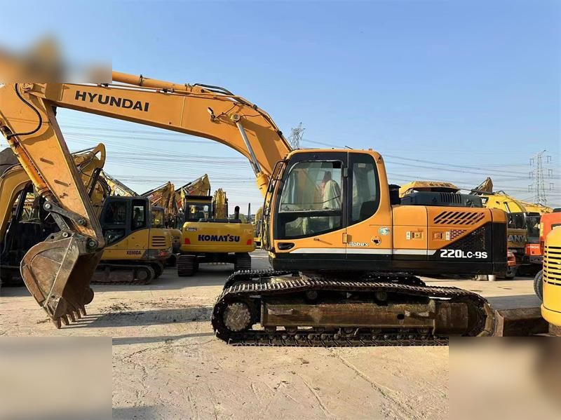 HYUNDAI ROBEX 220 LC-9S - Ekskavator perayap: gambar 1 HYUNDAI ROBEX 220 LC-9S - Ekskavator perayap: gambar 1