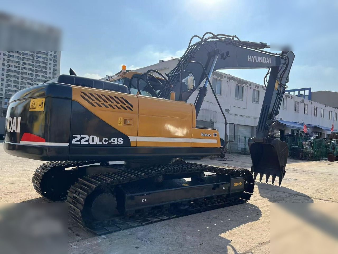 HYUNDAI ROBEX 220 LC-9S - Ekskavator perayap: gambar 1 HYUNDAI ROBEX 220 LC-9S - Ekskavator perayap: gambar 1