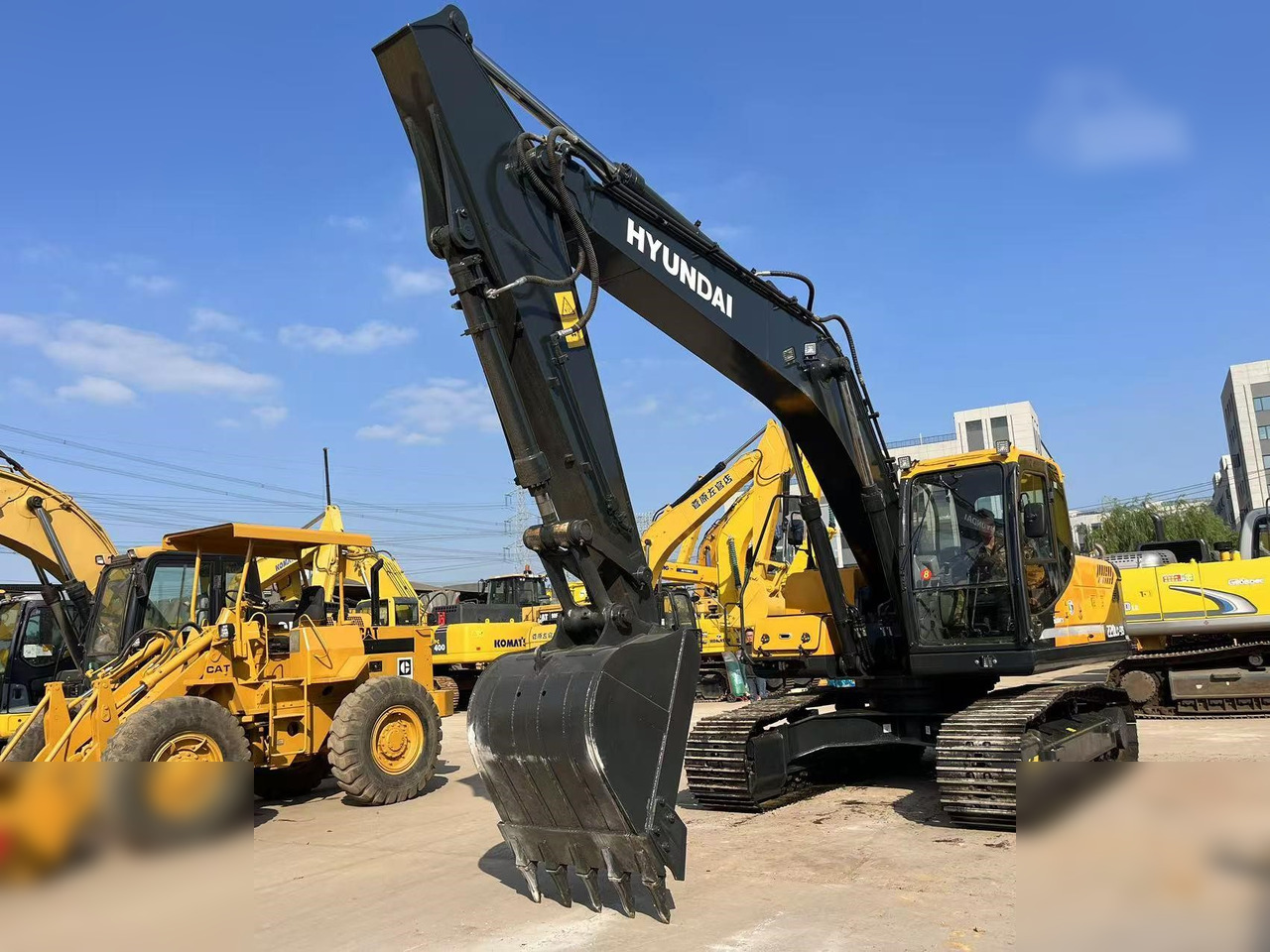 HYUNDAI ROBEX 220 LC-9S - Ekskavator perayap: gambar 4 HYUNDAI ROBEX 220 LC-9S - Ekskavator perayap: gambar 4
