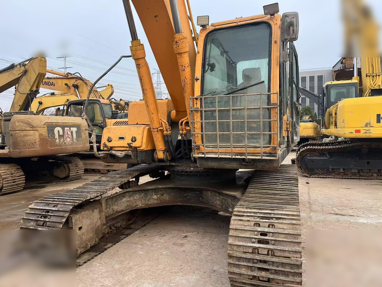 HYUNDAI ROBEX 220 LC-9S - Ekskavator perayap: gambar 4 HYUNDAI ROBEX 220 LC-9S - Ekskavator perayap: gambar 4