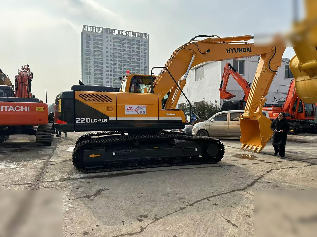 HYUNDAI ROBEX 220 LC-9S - Ekskavator perayap: gambar 2 HYUNDAI ROBEX 220 LC-9S - Ekskavator perayap: gambar 2