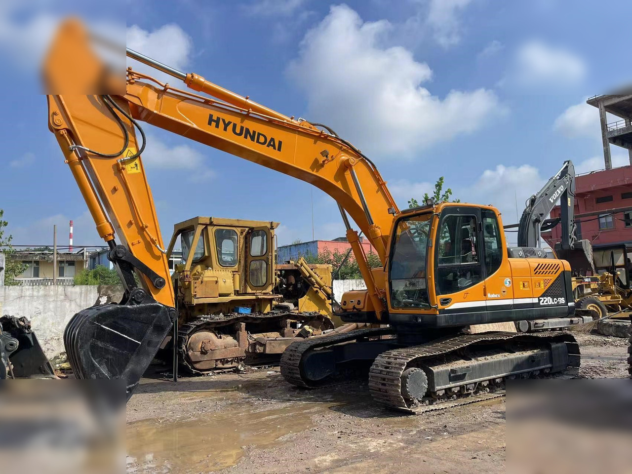 HYUNDAI ROBEX 220 LC-9S - Ekskavator perayap: gambar 1 HYUNDAI ROBEX 220 LC-9S - Ekskavator perayap: gambar 1