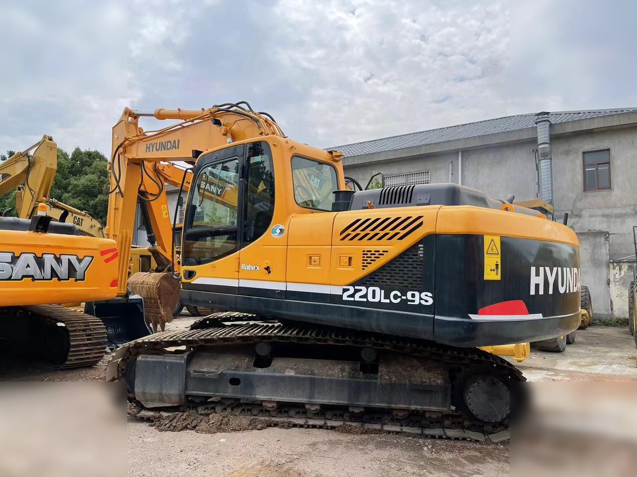 HYUNDAI ROBEX 220 LC-9S - Ekskavator perayap: gambar 1 HYUNDAI ROBEX 220 LC-9S - Ekskavator perayap: gambar 1