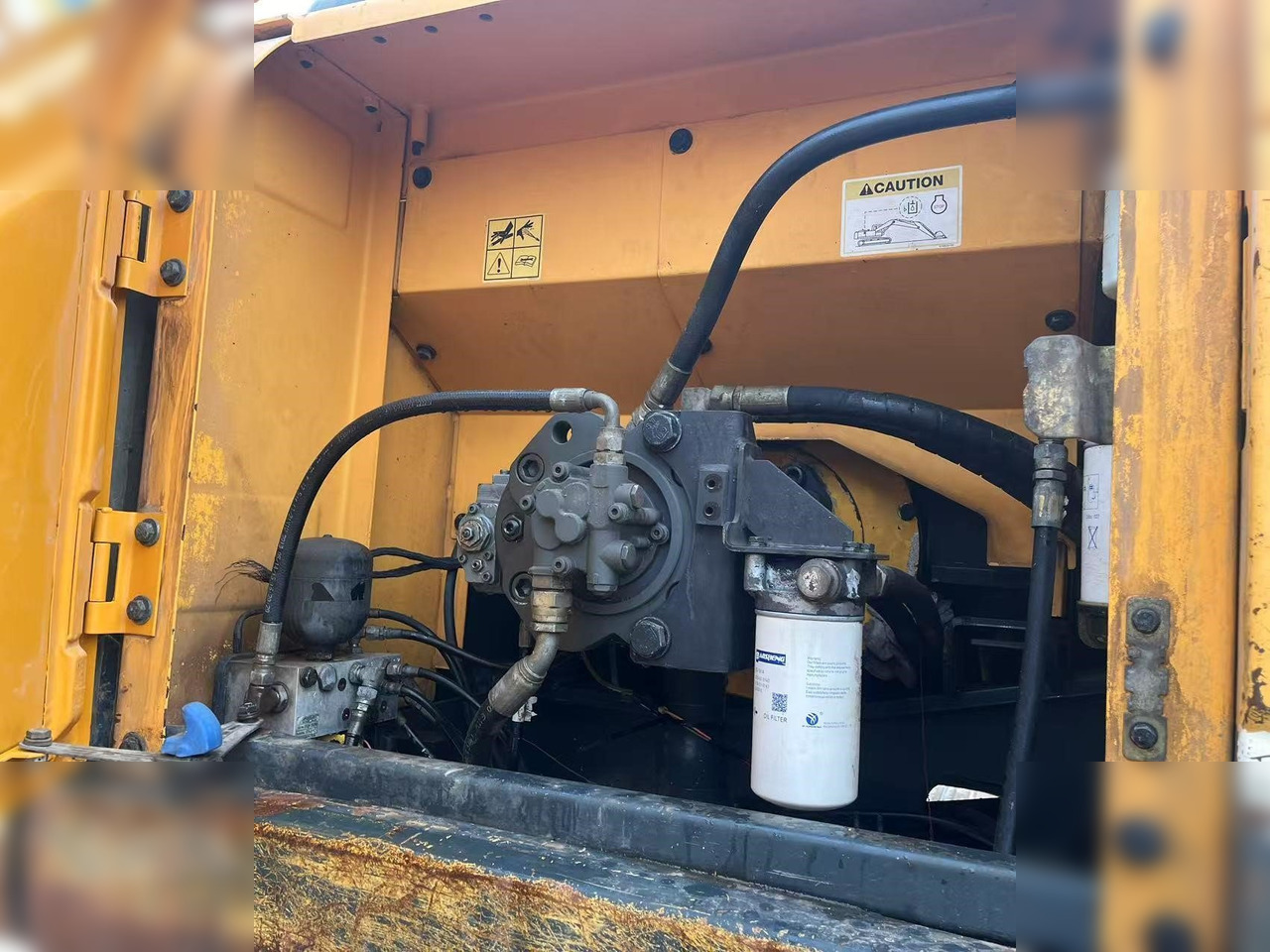 HYUNDAI ROBEX 220 LC-9S - Ekskavator perayap: gambar 5 HYUNDAI ROBEX 220 LC-9S - Ekskavator perayap: gambar 5