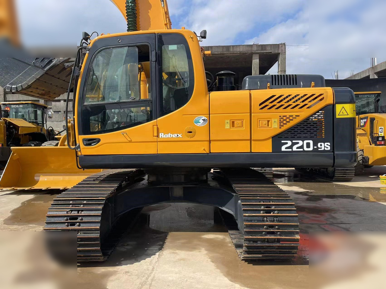 HYUNDAI ROBEX 220 LC-9S - Ekskavator perayap: gambar 4 HYUNDAI ROBEX 220 LC-9S - Ekskavator perayap: gambar 4