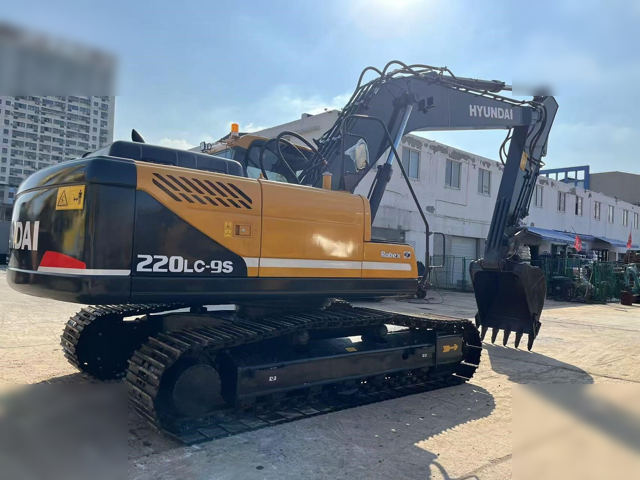 HYUNDAI ROBEX 220 LC-9S - Ekskavator perayap: gambar 2 HYUNDAI ROBEX 220 LC-9S - Ekskavator perayap: gambar 2
