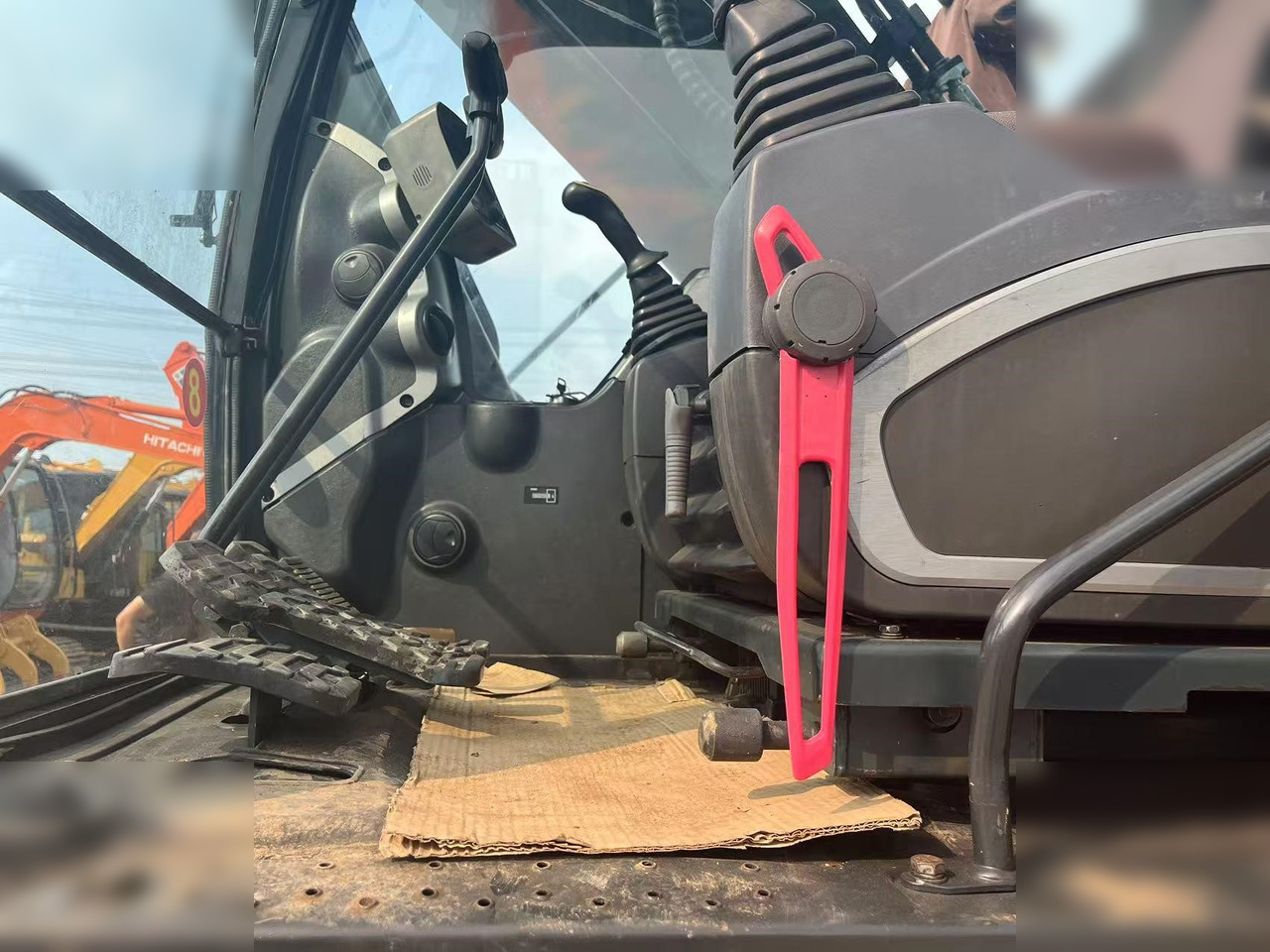 HYUNDAI ROBEX 300 LR-9 - Ekskavator perayap: gambar 5 HYUNDAI ROBEX 300 LR-9 - Ekskavator perayap: gambar 5