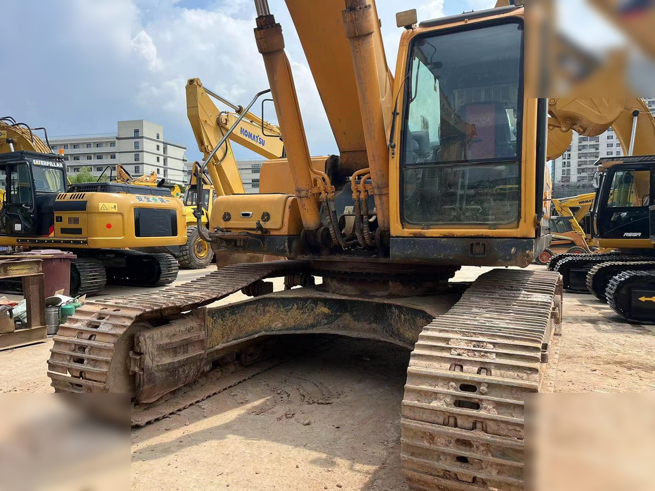 HYUNDAI ROBEX 305 LC-9T - Ekskavator perayap: gambar 4 HYUNDAI ROBEX 305 LC-9T - Ekskavator perayap: gambar 4