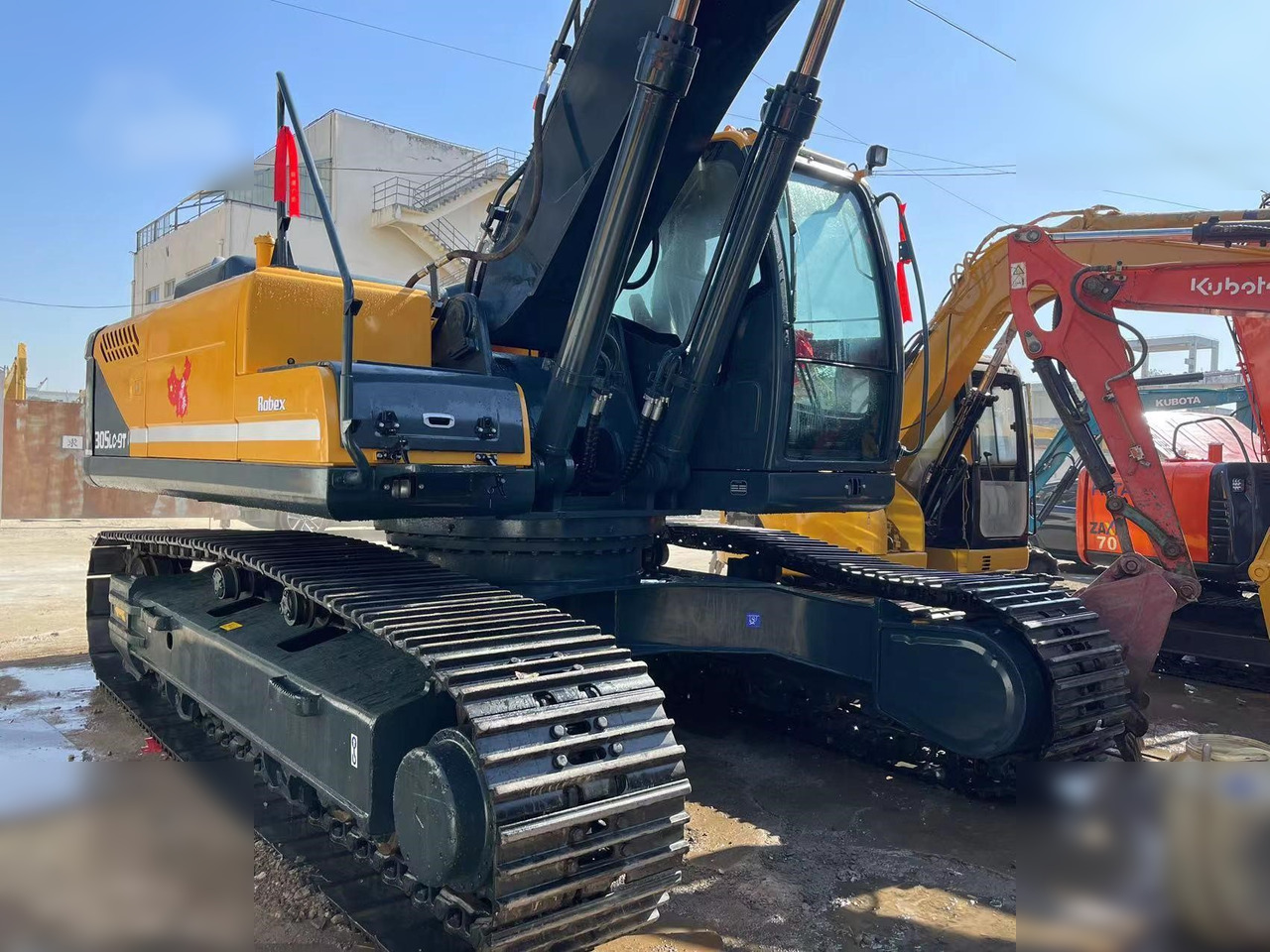 HYUNDAI ROBEX 305 LC-9T - Ekskavator perayap: gambar 4 HYUNDAI ROBEX 305 LC-9T - Ekskavator perayap: gambar 4