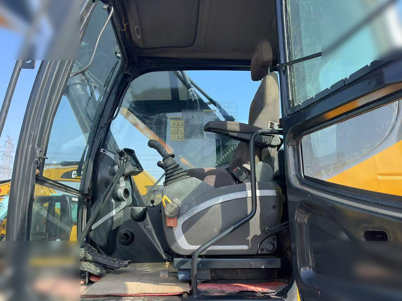 HYUNDAI ROBEX 330 LC-9S - Ekskavator perayap: gambar 4 HYUNDAI ROBEX 330 LC-9S - Ekskavator perayap: gambar 4