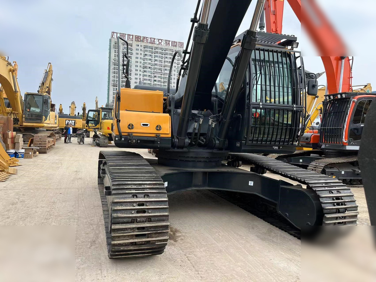 HYUNDAI ROBEX 330 LC-9S - Ekskavator perayap: gambar 3 HYUNDAI ROBEX 330 LC-9S - Ekskavator perayap: gambar 3