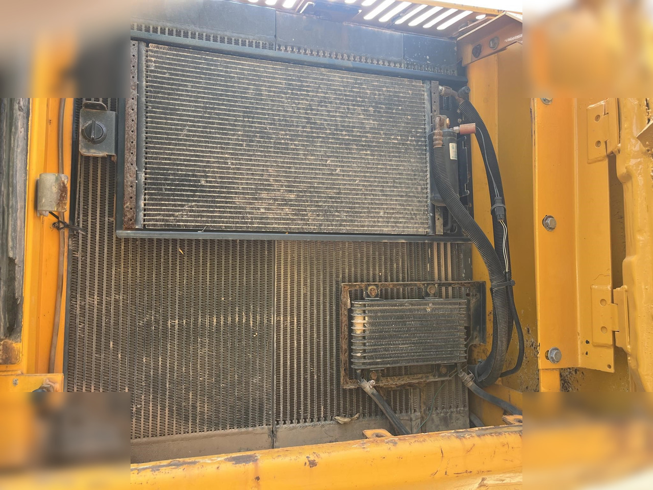 JCB JS220 LC - Ekskavator perayap: gambar 5 JCB JS220 LC - Ekskavator perayap: gambar 5