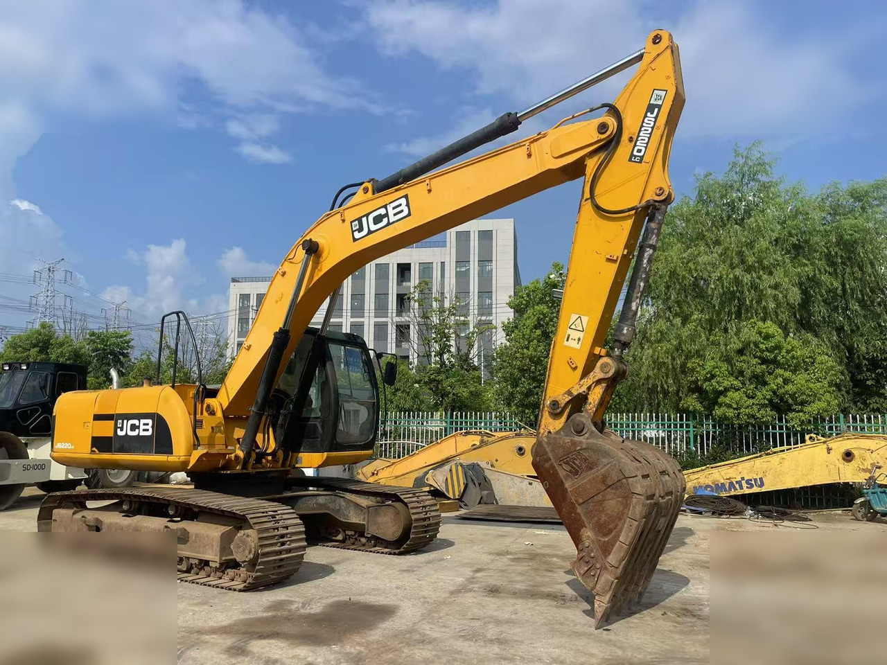JCB JS220 LC - Ekskavator perayap: gambar 1 JCB JS220 LC - Ekskavator perayap: gambar 1