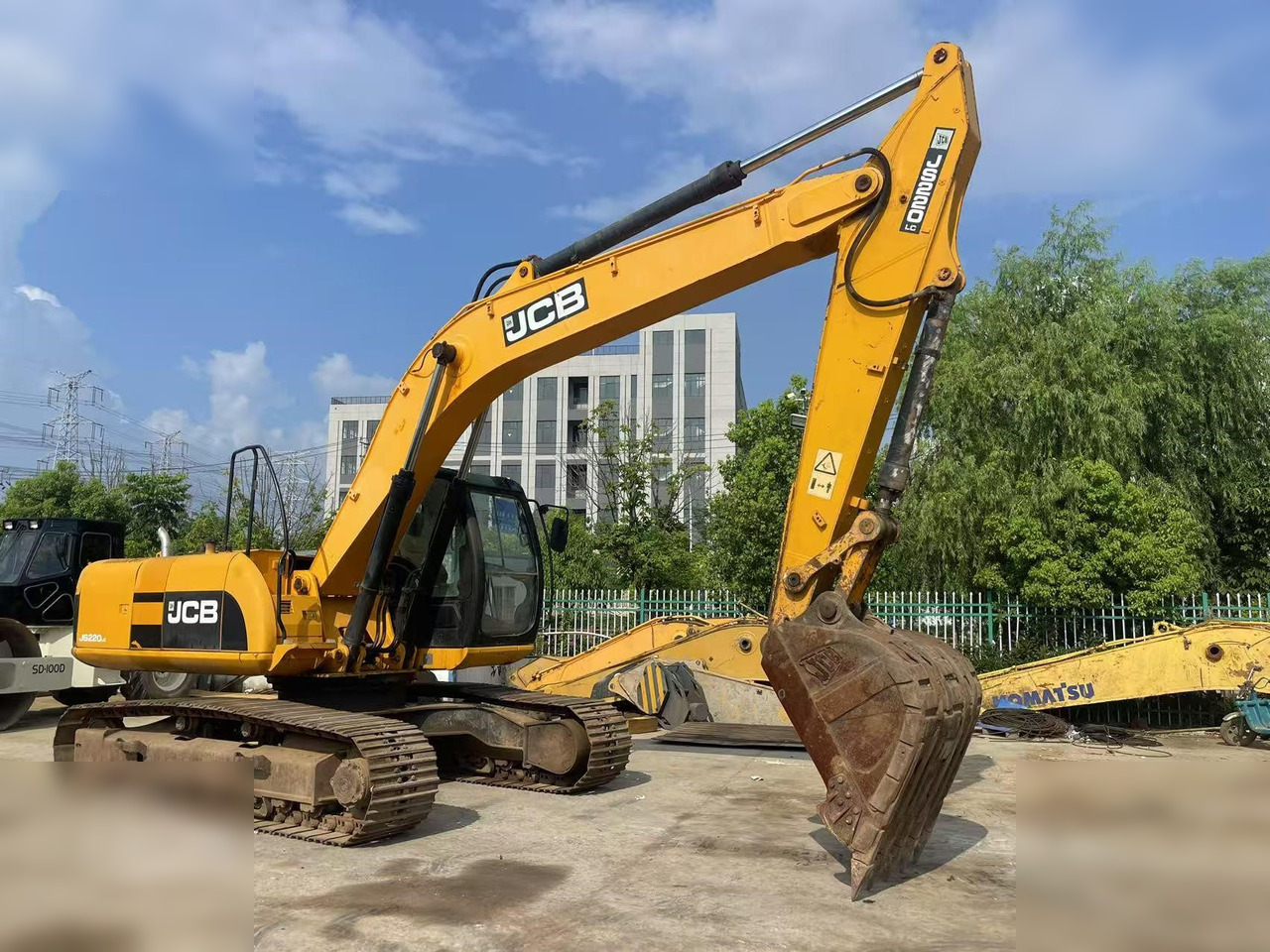 JCB JS220 LC - Ekskavator perayap: gambar 1 JCB JS220 LC - Ekskavator perayap: gambar 1