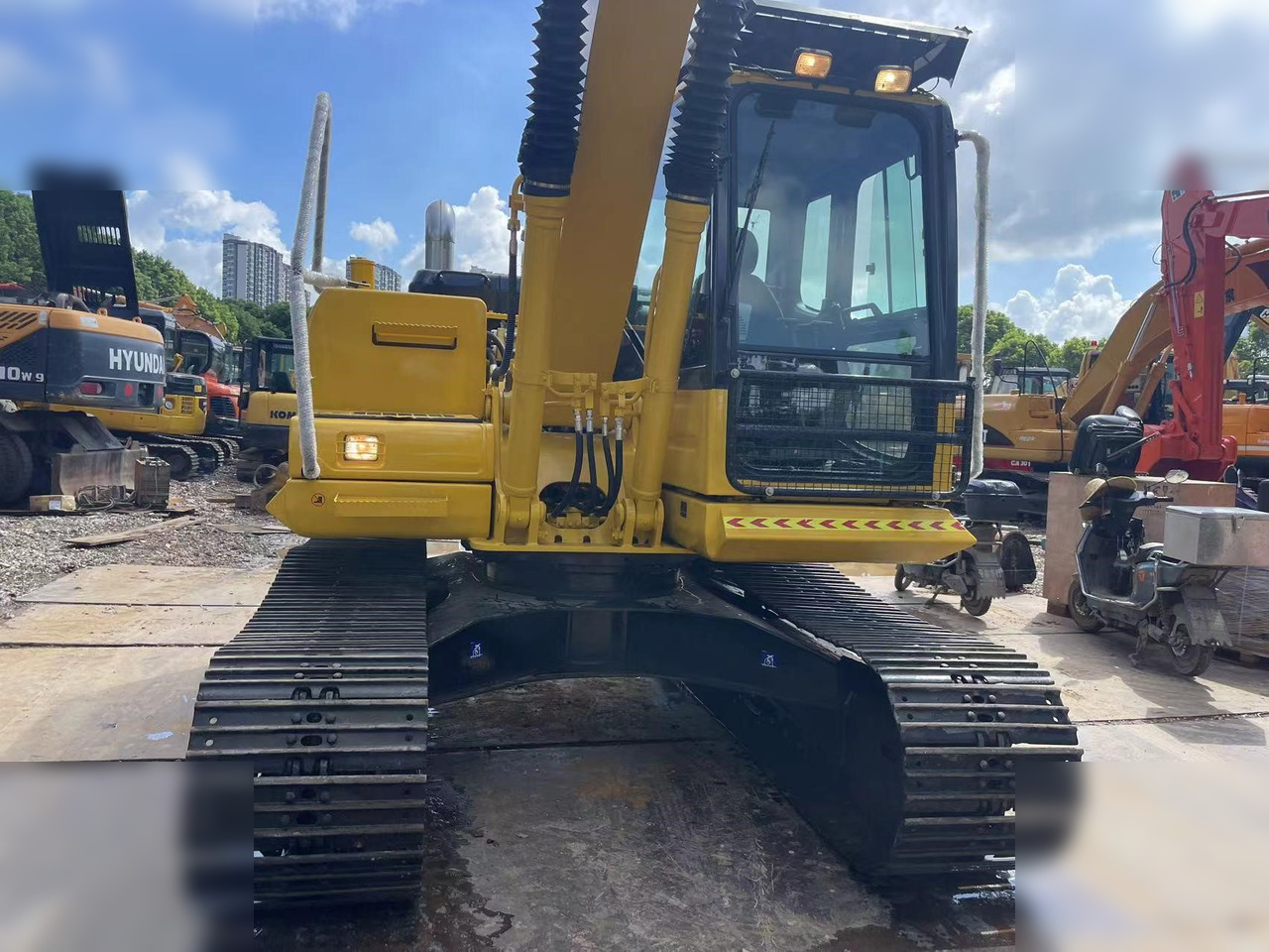 KOMATSU PC120-8 - Ekskavator perayap: gambar 4 KOMATSU PC120-8 - Ekskavator perayap: gambar 4
