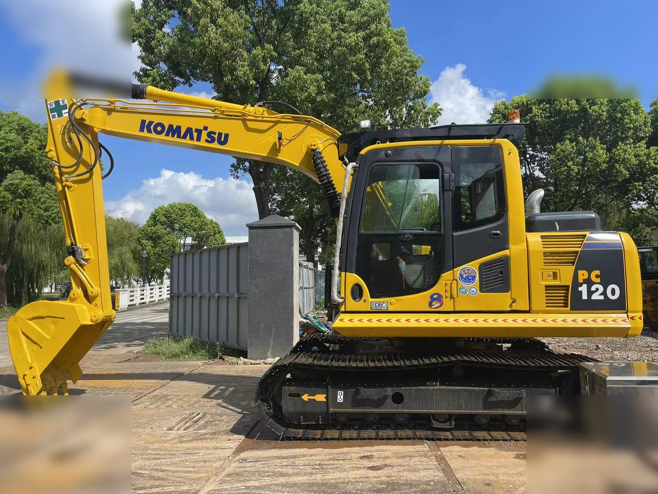 KOMATSU PC120-8 - Ekskavator perayap: gambar 1 KOMATSU PC120-8 - Ekskavator perayap: gambar 1