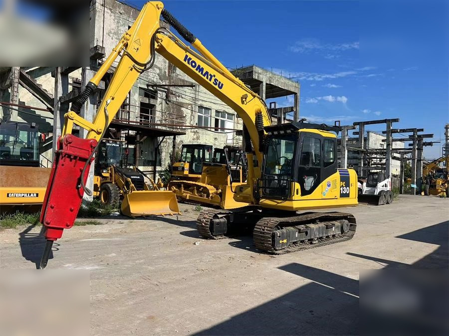 KOMATSU PC130-7 - Ekskavator perayap: gambar 1 KOMATSU PC130-7 - Ekskavator perayap: gambar 1