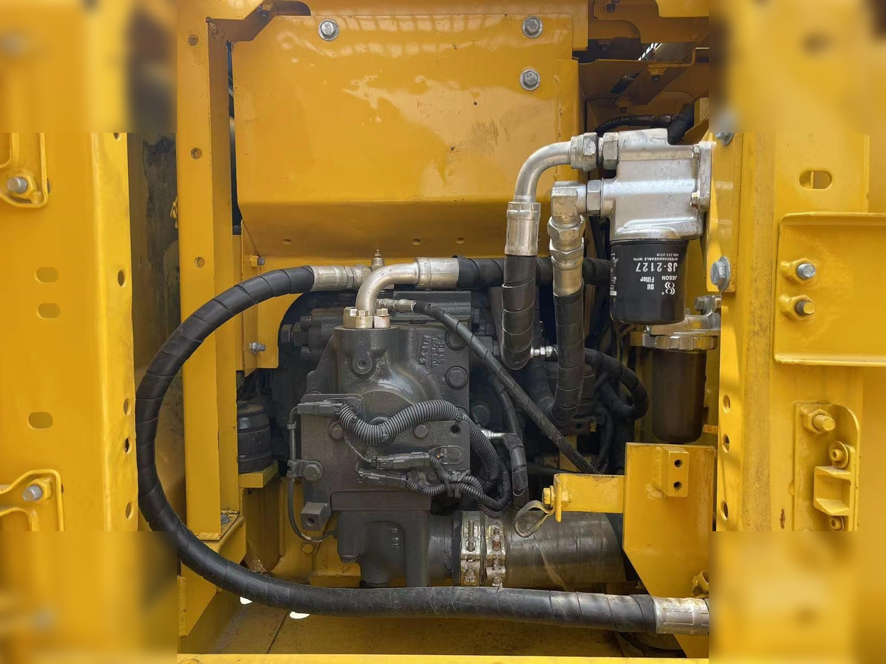 KOMATSU PC130-7 - Ekskavator perayap: gambar 2 KOMATSU PC130-7 - Ekskavator perayap: gambar 2