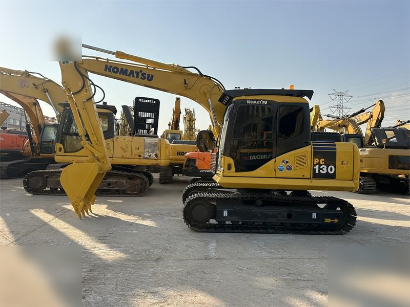 KOMATSU PC130-7 - Ekskavator perayap: gambar 1 KOMATSU PC130-7 - Ekskavator perayap: gambar 1