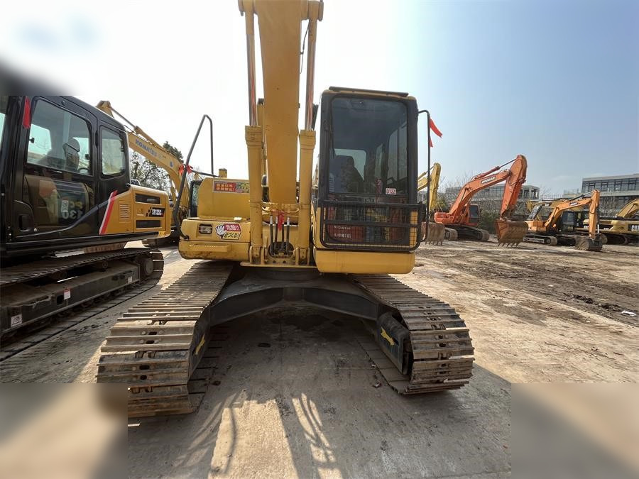 KOMATSU PC130-7 - Ekskavator perayap: gambar 3 KOMATSU PC130-7 - Ekskavator perayap: gambar 3