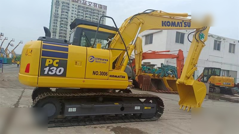 KOMATSU PC130-7 - Ekskavator perayap: gambar 2 KOMATSU PC130-7 - Ekskavator perayap: gambar 2