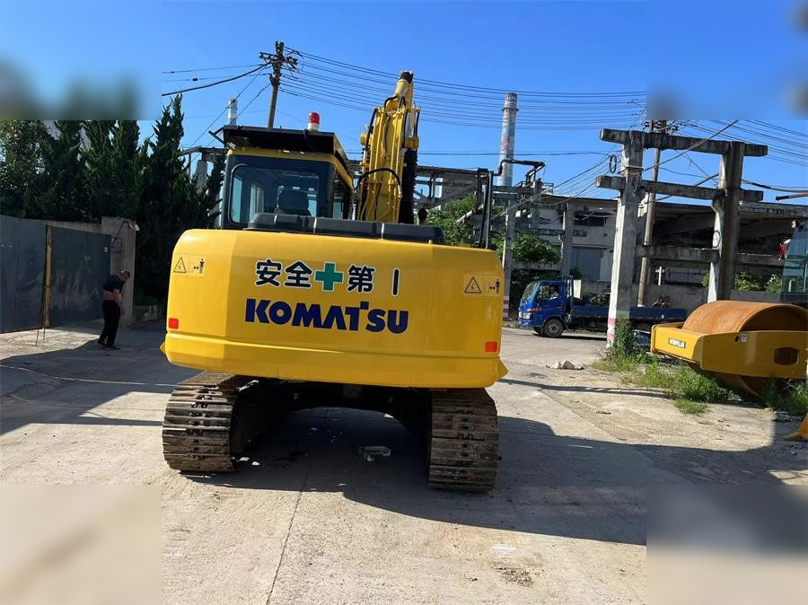 KOMATSU PC130-7 - Ekskavator perayap: gambar 3 KOMATSU PC130-7 - Ekskavator perayap: gambar 3