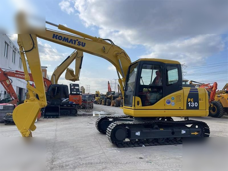 KOMATSU PC130-7 - Ekskavator perayap: gambar 1 KOMATSU PC130-7 - Ekskavator perayap: gambar 1