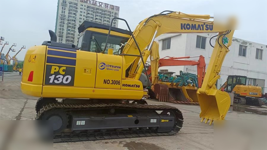 KOMATSU PC130-7 - Ekskavator perayap: gambar 1 KOMATSU PC130-7 - Ekskavator perayap: gambar 1