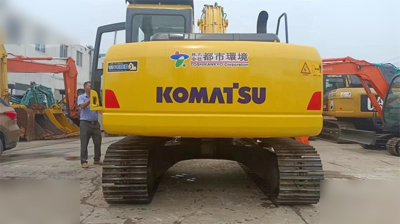 KOMATSU PC130-7 - Ekskavator perayap: gambar 4 KOMATSU PC130-7 - Ekskavator perayap: gambar 4
