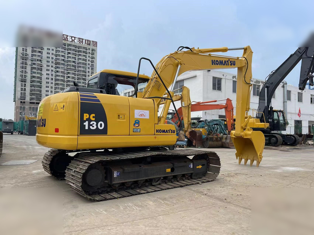 KOMATSU PC130-7 - Ekskavator perayap: gambar 2 KOMATSU PC130-7 - Ekskavator perayap: gambar 2