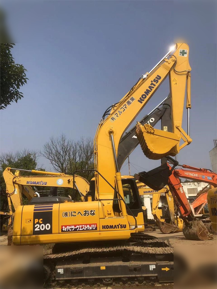 KOMATSU PC200-7 - Ekskavator perayap: gambar 1 KOMATSU PC200-7 - Ekskavator perayap: gambar 1