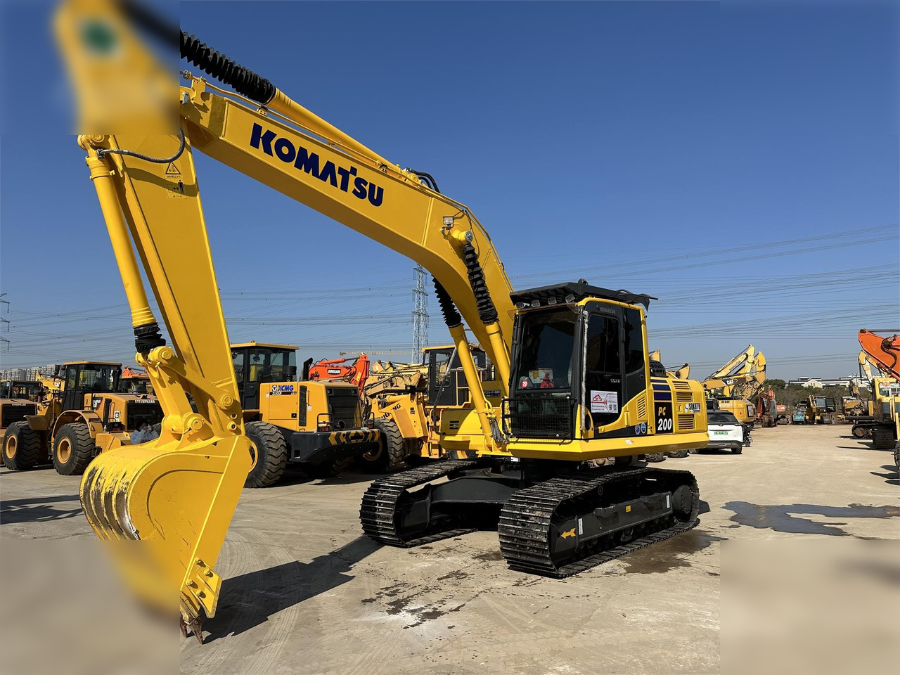 KOMATSU PC200-8 - Ekskavator perayap: gambar 2 KOMATSU PC200-8 - Ekskavator perayap: gambar 2