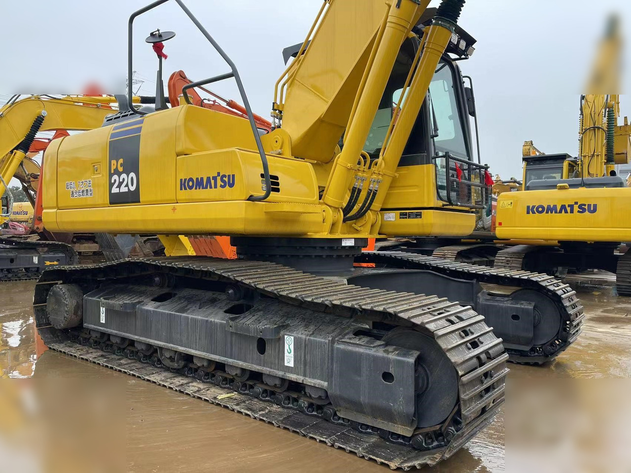 KOMATSU PC200-8 - Ekskavator perayap: gambar 4 KOMATSU PC200-8 - Ekskavator perayap: gambar 4