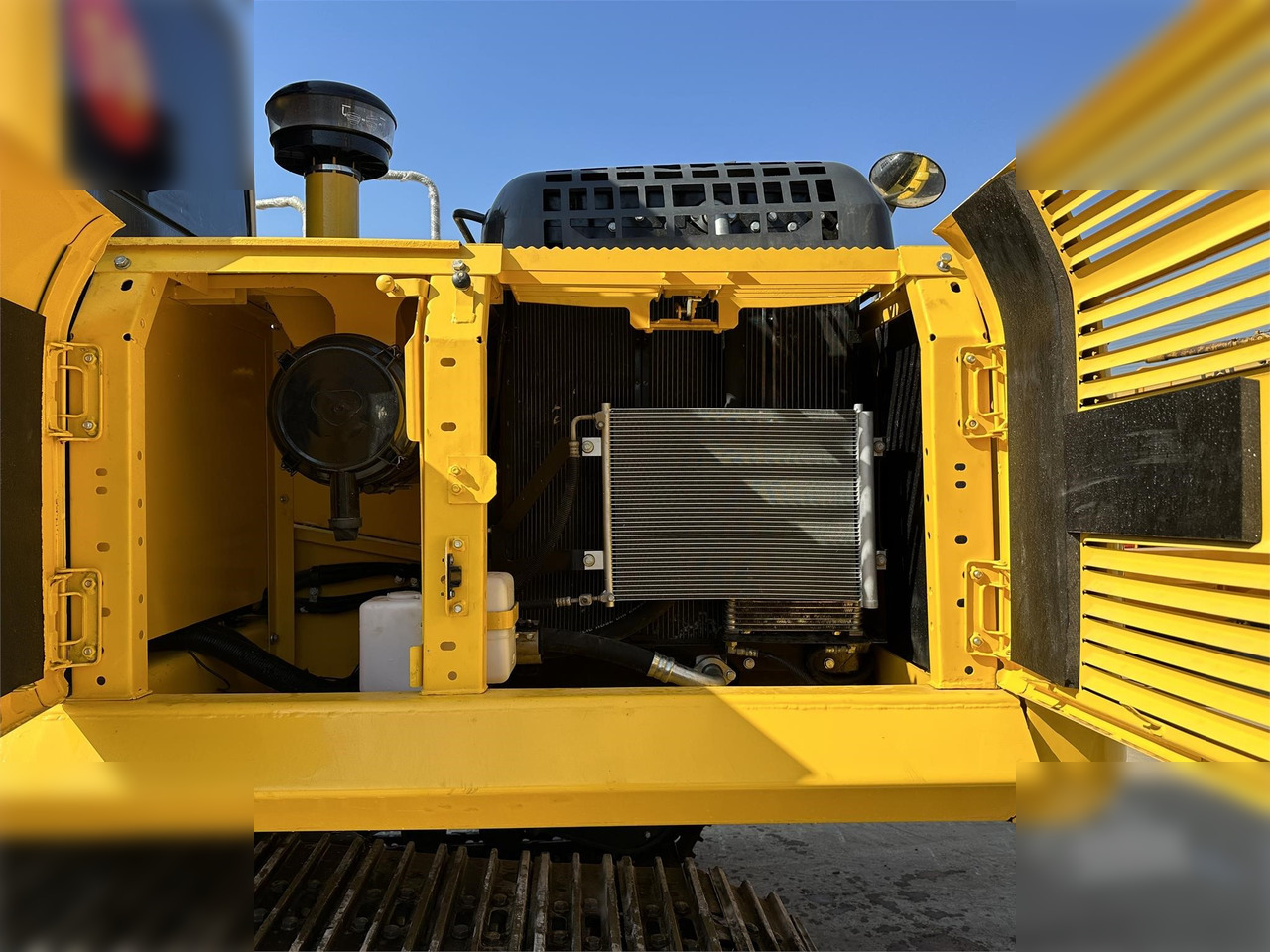 KOMATSU PC200-8 - Ekskavator perayap: gambar 5 KOMATSU PC200-8 - Ekskavator perayap: gambar 5